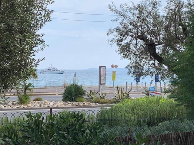 Appartement Face A La Mer Et Au Port Saint Laurent Du Var Avec Jardin Privatif Ngoại thất bức ảnh