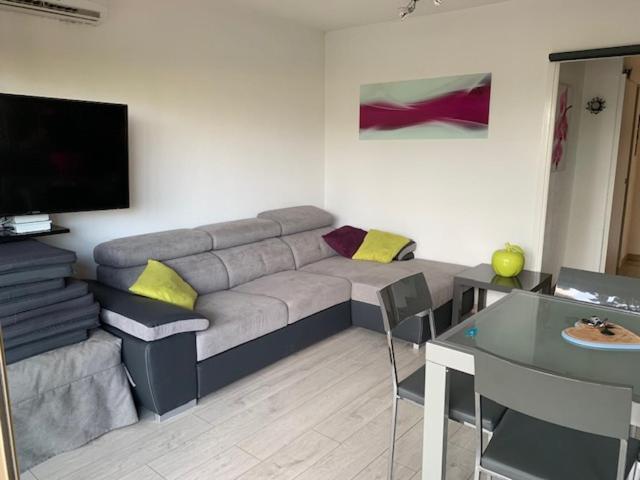 Appartement Face A La Mer Et Au Port Saint Laurent Du Var Avec Jardin Privatif Ngoại thất bức ảnh