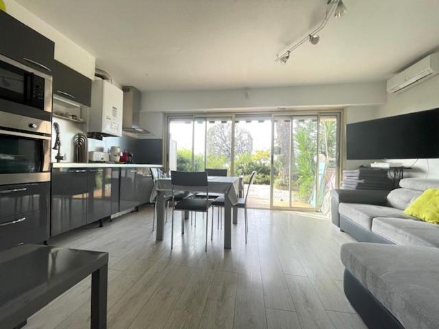 Appartement Face A La Mer Et Au Port Saint Laurent Du Var Avec Jardin Privatif Ngoại thất bức ảnh